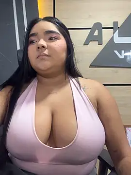 Snapshot of little_lissiee chatting on 05-16-26, 08:41 little lissiee online show from 05-16-26, 08:41
