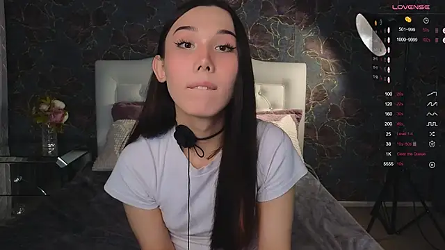 Snapshot of Kaia_Sunshine_Mia chatting on 02-17-25, 03:00 Kaia Sunshine Mia online show from 02-17-25, 03:00