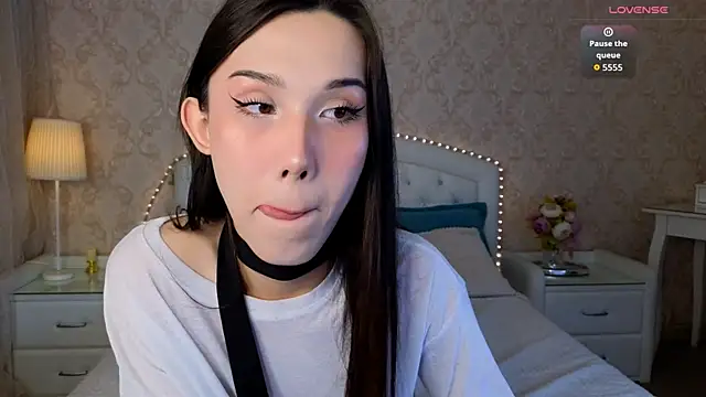 Snapshot of Kaia_Sunshine_Mia chatting on 10-26-25, 10:15 Kaia Sunshine Mia online show from 10-26-25, 10:15