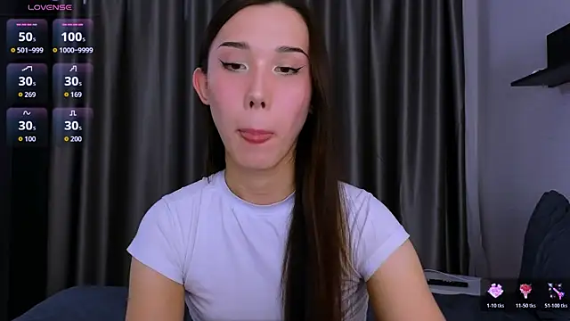 Snapshot of Kaia_Sunshine_Mia chatting on 01-06-26, 02:43 Kaia Sunshine Mia online show from 01-06-26, 02:43