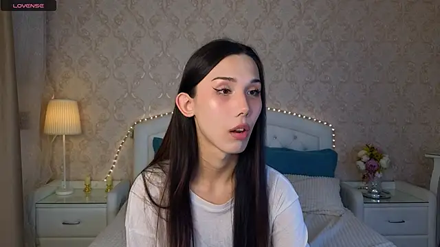 Snapshot of Kaia_Sunshine_Mia chatting on 10-12-25, 01:12 Kaia Sunshine Mia online show from 10-12-25, 01:12