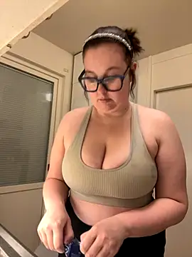 Misssmilf online show from 10-20-25, 04:40