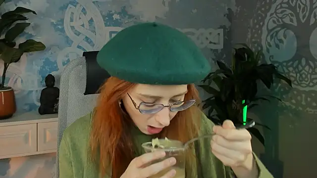Snapshot of Orianna_Fox chatting on 12-30-24, 01:03 Orianna Fox online show from 12-30-24, 01:03