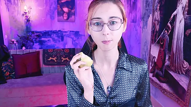 Snapshot of Orianna_Fox chatting on 03-21-25, 04:28 Orianna Fox online show from 03-21-25, 04:28