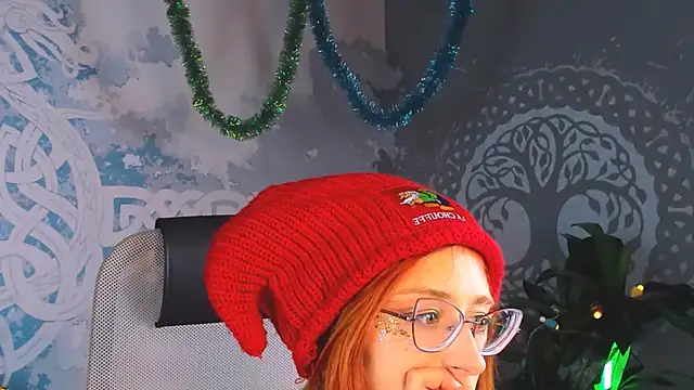 Snapshot of Orianna_Fox chatting on 12-25-24, 06:41 Orianna Fox online show from 12-25-24, 06:41