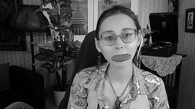 Snapshot of Orianna_Fox chatting on 12-28-24, 05:46 Orianna Fox online show from 12-28-24, 05:46