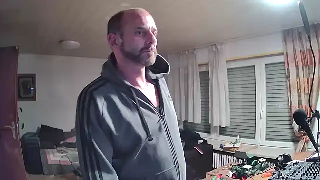 Snapshot of rosaeichel chatting on 04-15-26, 08:42 rosaeichel online show from 04-15-26, 08:42