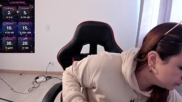 Snapshot of maryluna95 chatting on 12-15-25, 08:03 maryluna95 online show from 12-15-25, 08:03