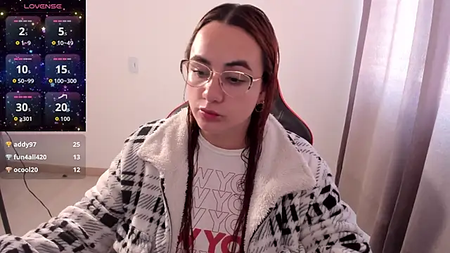 Snapshot of maryluna95 chatting on 11-12-25, 05:50 maryluna95 online show from 11-12-25, 05:50