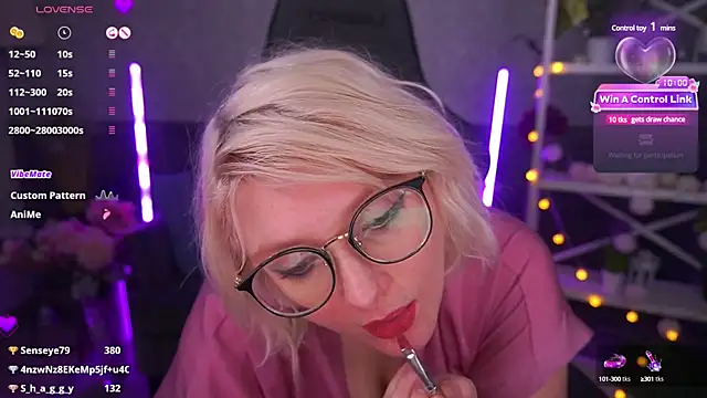 Snapshot of CoolTatis chatting on 02-20-25, 11:32 CoolTatis online show from 02-20-25, 11:32