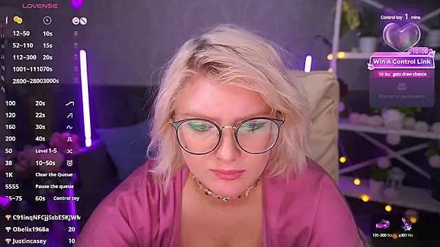 Snapshot of CoolTatis chatting on 02-20-25, 05:20 CoolTatis online show from 02-20-25, 05:20