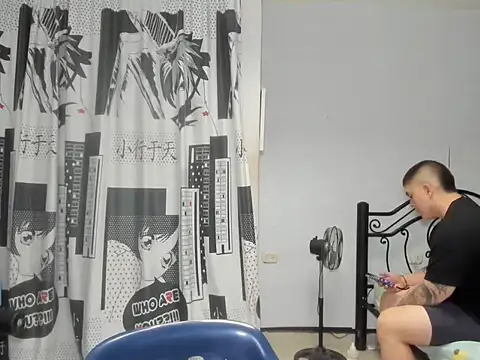 Snapshot of regan_jhonso chatting on 11-15-25, 09:41 regan jhonso online show from 11-15-25, 09:41