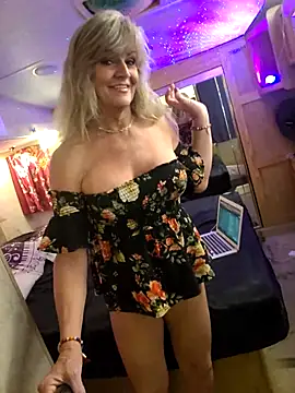 Snapshot of annika_lately chatting on 09-29-25, 02:29 annika lately online show from 09-29-25, 02:29