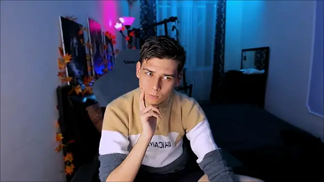 Foxicfu online show from 10-04-25, 03:57