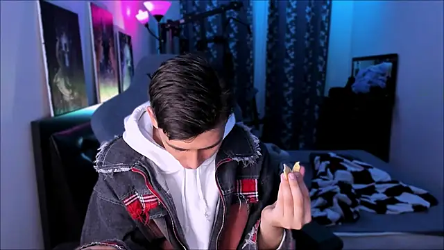 Foxicfu online show from 09-27-25, 02:12