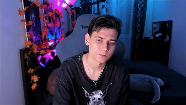 Foxicfu online show from 10-07-25, 04:19