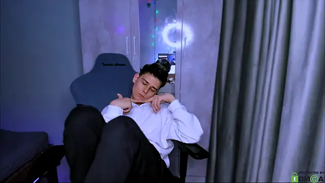 Foxicfu online show from 03-04-25, 01:49