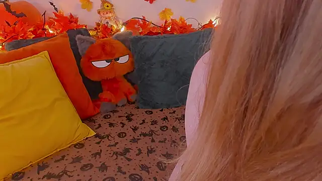 Tori the witch online show from 10-27-25, 06:03