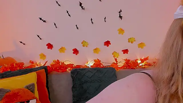 Tori the witch online show from 11-14-25, 05:55