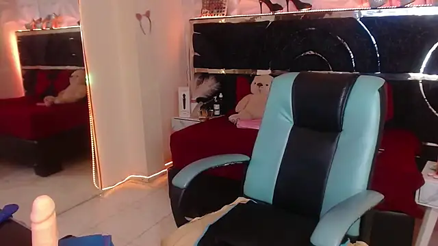 Snapshot of red_moon_2 chatting on 02-04-26, 12:16 red moon 2 online show from 02-04-26, 12:16