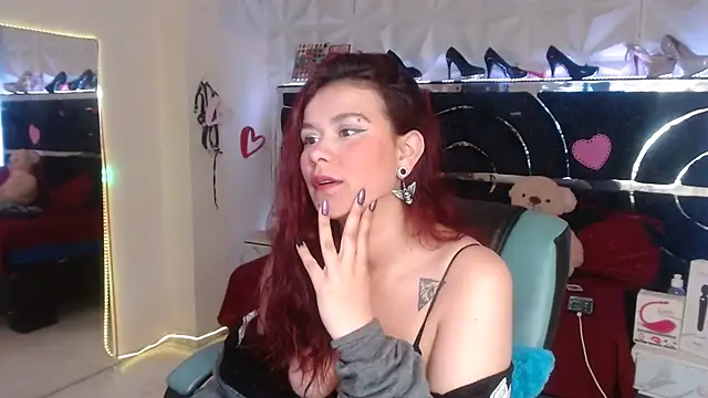 Snapshot of red_moon_2 chatting on 02-25-26, 01:28 red moon 2 online show from 02-25-26, 01:28