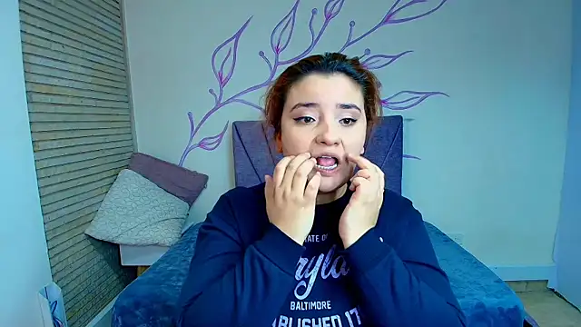 Snapshot of ZaraNolimits_ chatting on 01-29-25, 12:02 ZaraNolimits online show from 01-29-25, 12:02