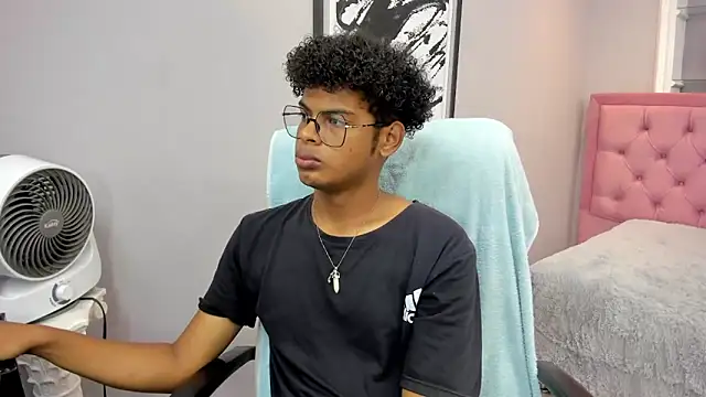 boylittle19cm online show from 10-29-25, 01:10