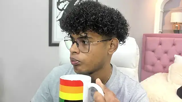 boylittle19cm online show from 11-18-25, 12:30