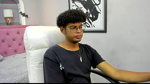 boylittle19cm online show from 10-19-25, 12:41