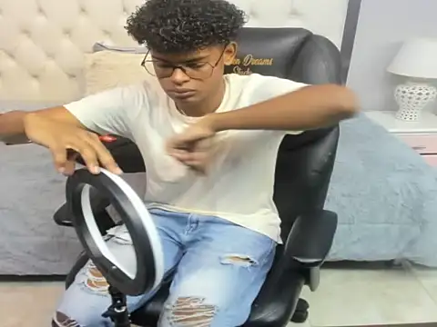 boylittle19cm online show from 09-21-25, 12:43