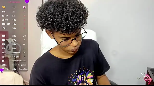 boylittle19cm online show from 10-02-25, 12:41