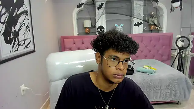 boylittle19cm online show from 10-24-25, 12:59