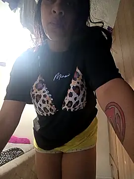 Snapshot of Susan-Rumie chatting on 09-26-25, 04:25 Susan-Rumie online show from 09-26-25, 04:25