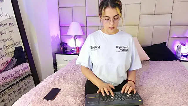 IsisLoveyes  online show from 03-24-26, 12:21