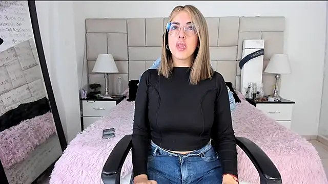 IsisLoveyes  online show from 12-21-25, 01:57