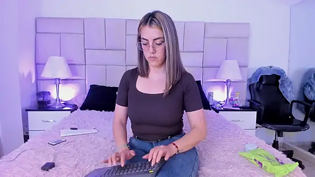 IsisLoveyes  online show from 02-02-26, 10:31