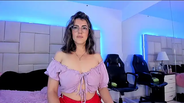 Snapshot of IsisLoveyes_ chatting on 03-14-25, 11:53 IsisLoveyes online show from 03-14-25, 11:53