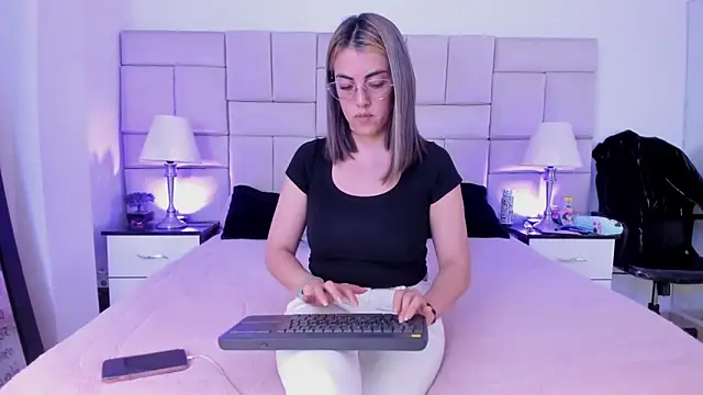 IsisLoveyes  online show from 02-05-26, 12:06