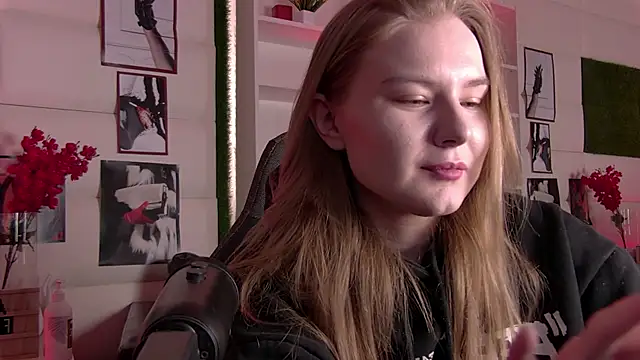 ValerieViolette online show from 03-01-25, 09:18