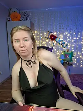 D0nna  online show from 04-10-26, 10:39