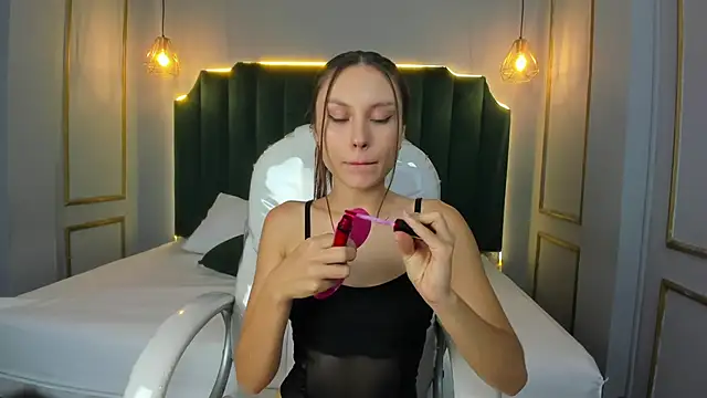 LindsyCater online show from 09-13-25, 12:05