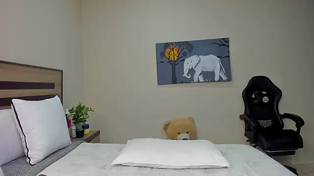 Renee-18 online show from 03-25-26, 09:35