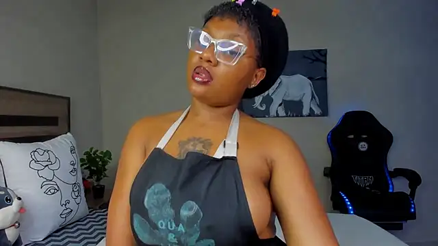 Renee-18 online show from 12-21-25, 06:59