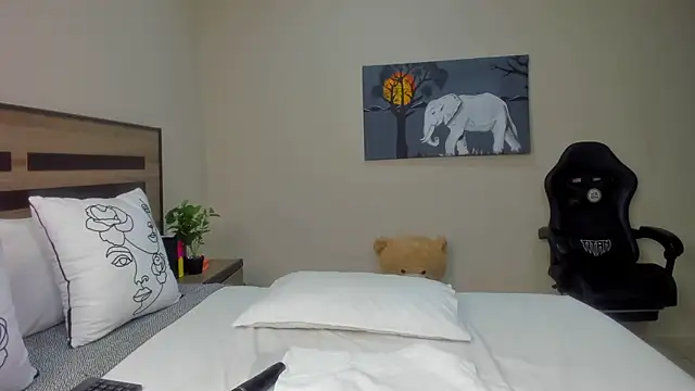 Renee-18 online show from 04-01-26, 10:50