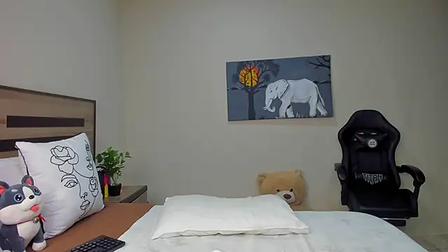 Renee-18 online show from 04-09-26, 12:23