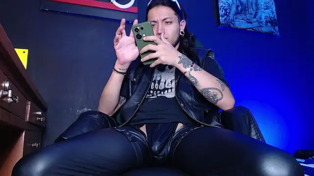 Snapshot of Dicaprioo_ chatting on 02-16-26, 03:27 Dicaprioo online show from 02-16-26, 03:27