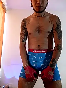 Snapshot of Dicaprioo_ chatting on 02-27-26, 04:07 Dicaprioo online show from 02-27-26, 04:07