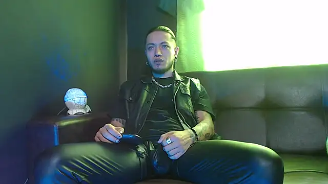 Snapshot of Dicaprioo_ chatting on 05-07-26, 01:47 Dicaprioo online show from 05-07-26, 01:47