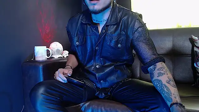 Snapshot of Dicaprioo_ chatting on 05-14-26, 02:03 Dicaprioo online show from 05-14-26, 02:03