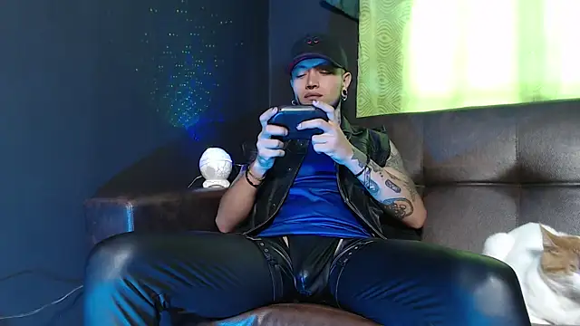 Snapshot of Dicaprioo_ chatting on 05-05-26, 11:57 Dicaprioo online show from 05-05-26, 11:57